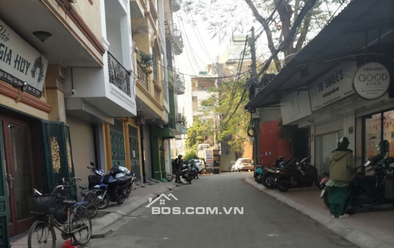 Hoàng Cầu - Đặng Tiến Đông: Nhà 7 tầng, thang máy, ô tô đỗ cửa, 2 thoáng trước - sau, chỉ 13.7tỷ